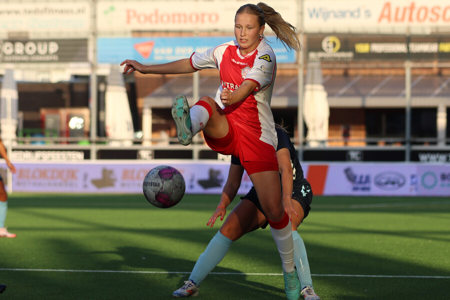 Vrouwen 1 nipt onderuit tegen de kampioen van Nederland